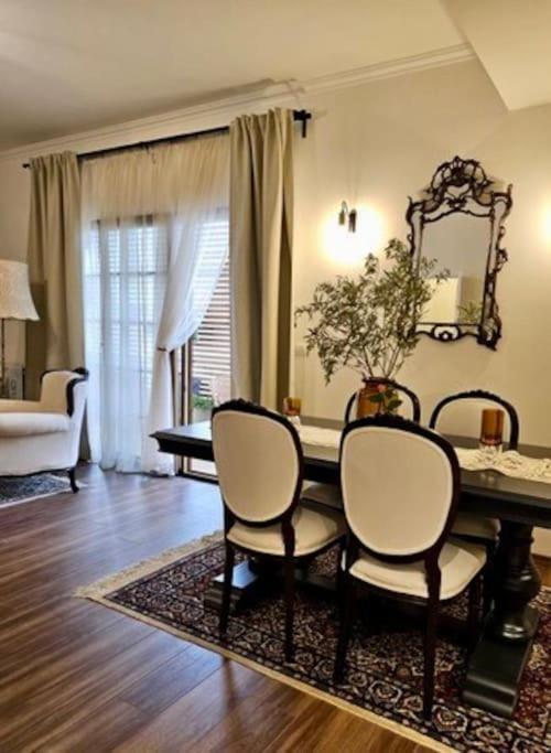 Novi'S Luxury Apartment 2 Gjirokastër Esterno foto