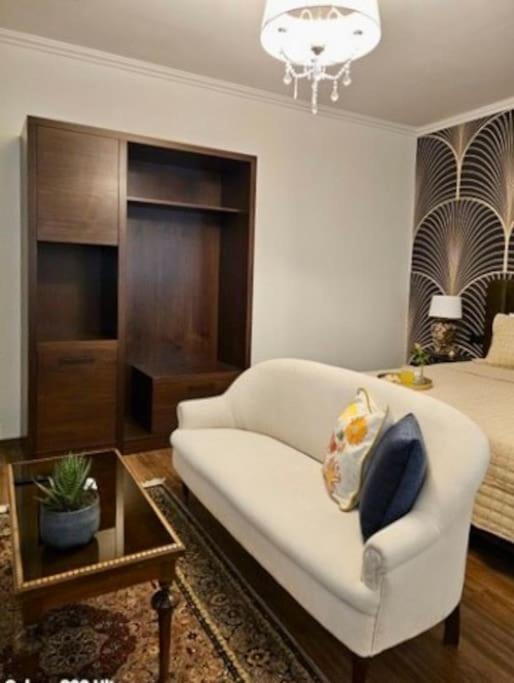 Novi'S Luxury Apartment 2 Gjirokastër Esterno foto