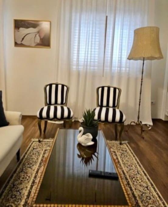 Novi'S Luxury Apartment 2 Gjirokastër Esterno foto