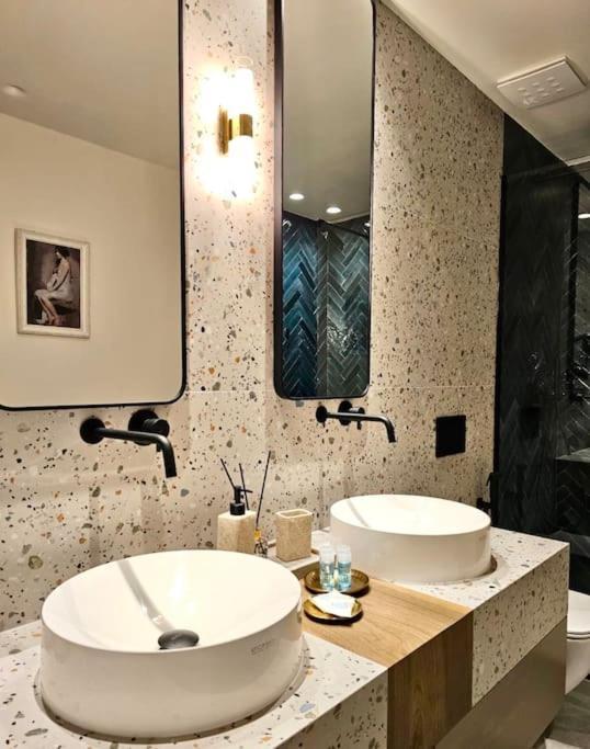 Novi'S Luxury Apartment 2 Gjirokastër Esterno foto