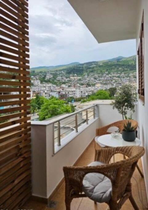 Novi'S Luxury Apartment 2 Gjirokastër Esterno foto
