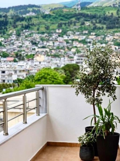 Novi'S Luxury Apartment 2 Gjirokastër Esterno foto