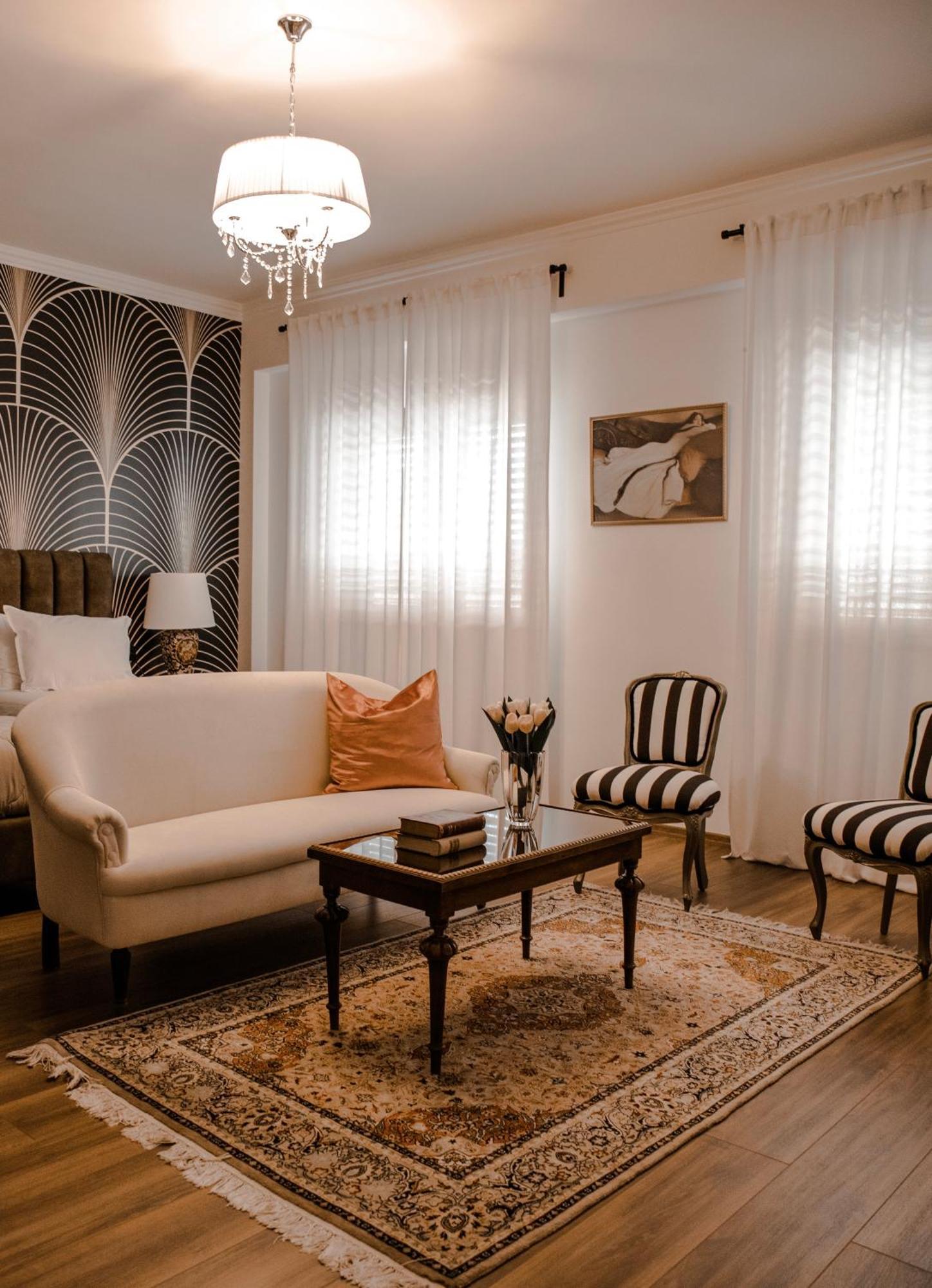 Novi'S Luxury Apartment 2 Gjirokastër Esterno foto