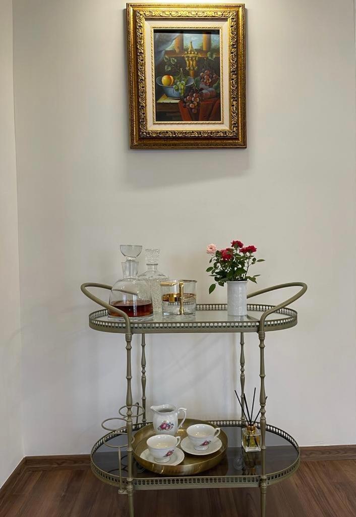 Novi'S Luxury Apartment 2 Gjirokastër Esterno foto